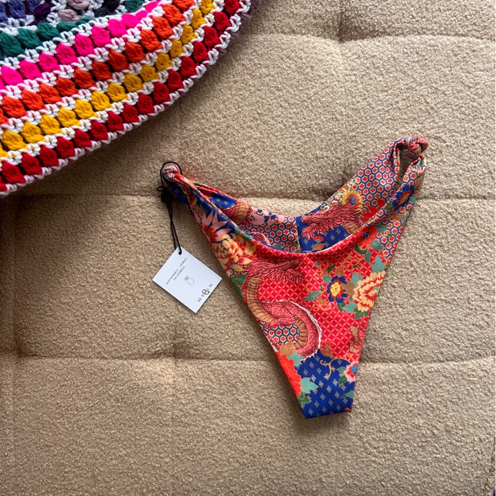 NWT SKATIE SUZANNE SIZE M - PICANTE